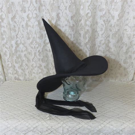 Witch hat studs